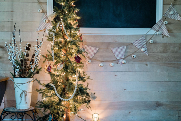 The Ultimate Guide to Couples' Full Artificial Christmas Trees: Bring Romance Home!